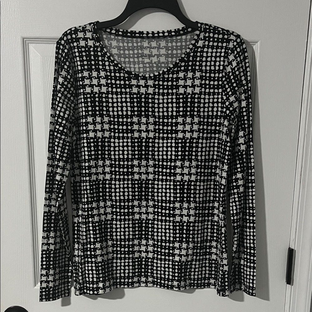 Ann Taylor NWT Black and White Patterned Women's Top